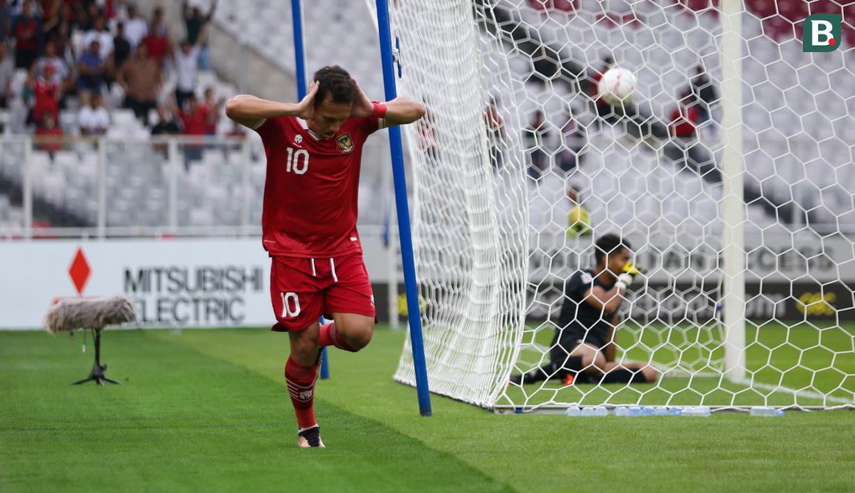 Egy Maulana Vikri. Satu pemain lagi di posisi sayap kanan yang menurut Alexandre Polking wajib diwaspadai para pemainnya adalah Egy Maulana Vikri. Jika Egy diturunkan berbarengan dengan Witan Sulaeman, tentu saja keduanya akan menjadi tandem yang mematikan dan bisa menjadi kartu truf permainan Timnas Indonesia di lini tengah. Dalam dua laga di Piala AFF 2022, Egy telah menyumbang dua gol yang masing-masing dilesakkannya ke gawang Kamboja dan Brunei Darussalam. (Bola.com/Bagaskara Lazuardi)