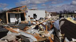 Layanan Cuaca Nasional AS (NWS) mengatakan, Tornado EF-3 menyebabkan kerusakan parah di komunitas East Central Indiana, Winchester. (Scott Olson/Getty Images North America/Getty Images via AFP)