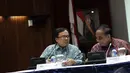 Menteri Keuangan Bambang Brodjonegoro dan Menteri Koordinator Kemaritiman Indroyono Soesilo saat menghadiri peresmian penurunan harga BBM di Gedung Menko Perekonomian, Jakarta, Rabu (31/12/2014). ( Liputan6.com/Faizal Fanani)