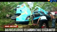 Menurut satpam showroom, rombongan semula hendak menuju tempat wisata di kawasan Pelabuhan Ratu.