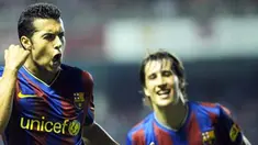 Winger Barcelona, Pedro Rodriguez (kiri) bersama rekannya, Bojan Krkic (kanan) merayakan golnya ke gawang Athletic Bilbao pada leg pertama Piala Super Spanyol yang berlangsung di San Mames Stadium, 16 Agustus 2009. AFP PHOTO/Rafa Rivas 