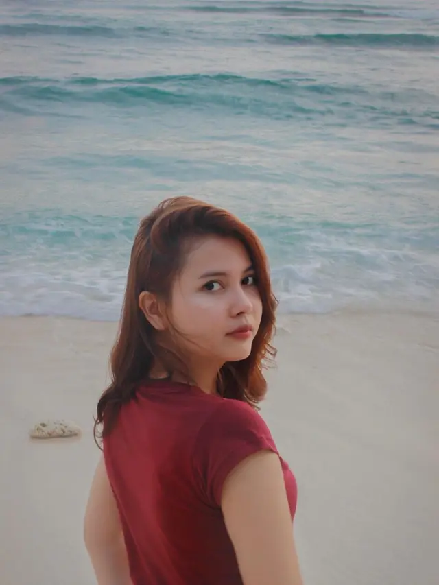 Tak Kalah Cantik, Ini 6 Potret Hanesswari Adik Nora Alexandra yang Jarang Tersorot