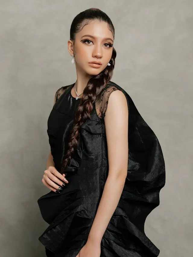 Biasa Natural, 6 Potret Cassandra Lee dengan Makeup Tebal Ini Bikin Pangling