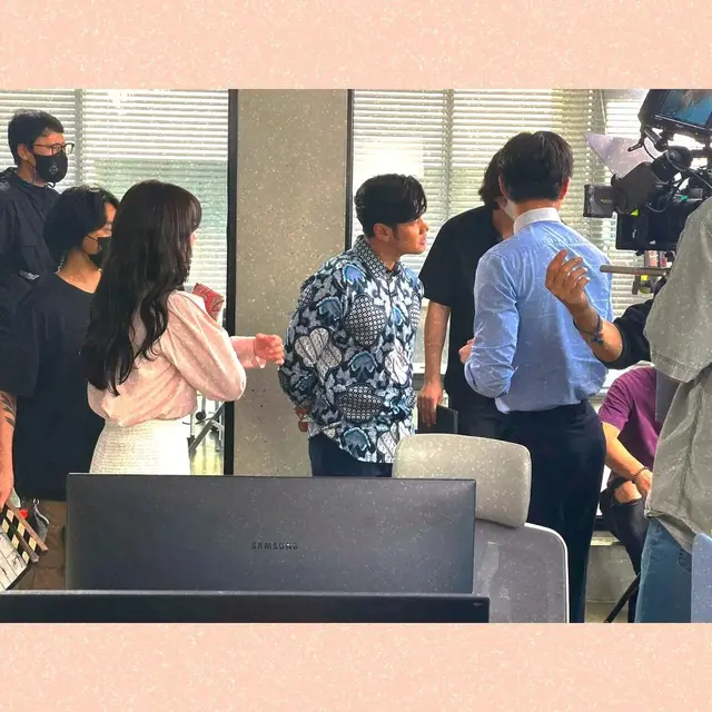7 Potret Chicco Jerikho dengan Kim Sejeong dan Ahn Hyo Seop, Siap Main Drama Bareng