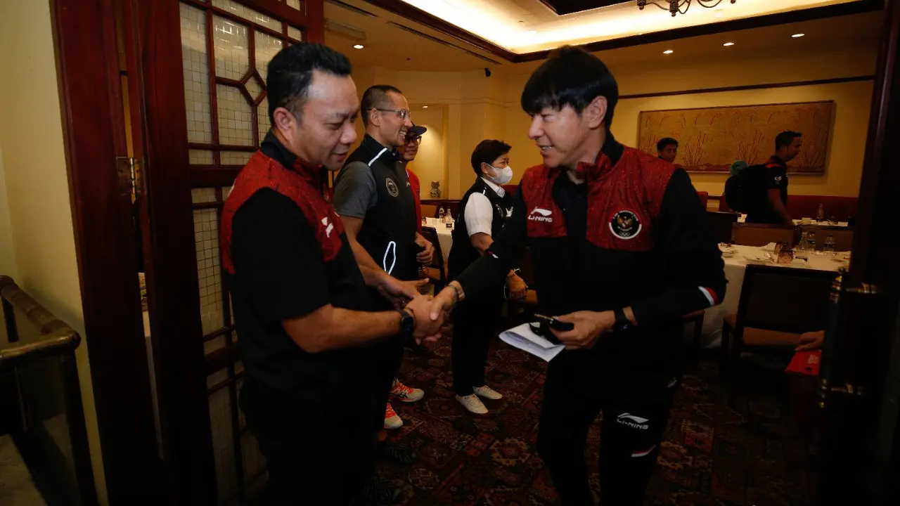 Chef de Mission (CdM) Kontingen Indonesia, Ferry Kono melepas keberangkatan Timnas Indonesia U-23 ke SEA Games 2021.