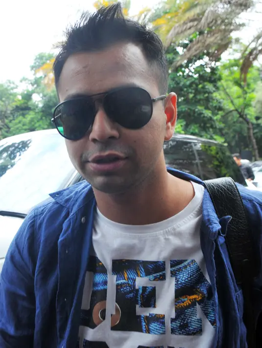 Raffi Ahmad kembali berurusan dengan polisi. Kali ini ia berurusan terkait masalah kasus dugaan pelecehan lambang negara yang dilakukan oleh pedangdut Zaskia Gotik. (Adrian Putra/Bintang.com)