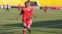 Gelandang Persis, Iman Budi Hernandi, setelah mencetak gol ke gawang Sulut United di Stadion Wilis, Madiun, Senin (29/7/2019). (Bola.com/Vincentius Atmaja)
