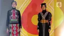 <p>Model berpose mengenakan busana rancangan Wignyo saat peragaan busana dalam gelaran Festival 6 2023 di Senayan Park, Jakarta, Minggu (9/7/2023). (Liputan6.com/Helmi Fithriansyah)</p>