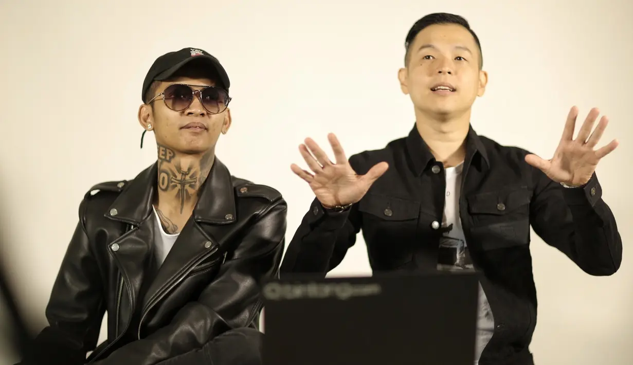 Ayah dua anak itu juga tak mau ambil pusing dengan sosok kontroversial itu. Setelah ngobrol dengan bertatap muka langsung, Ernest yakin bahwa rapper 25 tahun itu bisa menunjukkan akting terbaiknya. (Adrian Putra/Bintang.com)