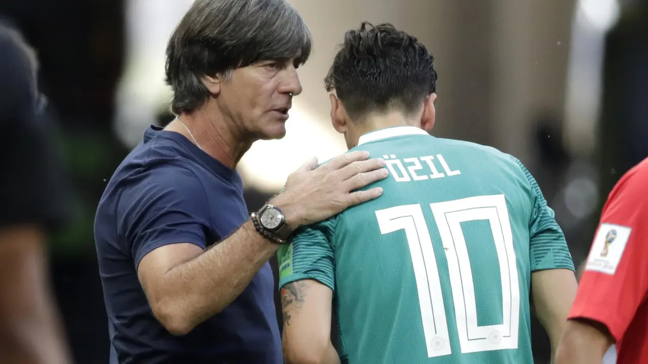Mesut Ozil, Timnas Jerman, Pensiun