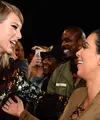 Peperangan antara Taylor Swift dan Kim Kardashian sepertinya semakin memanas. Pada awalnya, Taylor merasa bungkam dengan semua pemberitaan yang terjadi antara dirinya dengan suami Kim Kardashian, Kanye West. (Dailymail/Bintang.com)