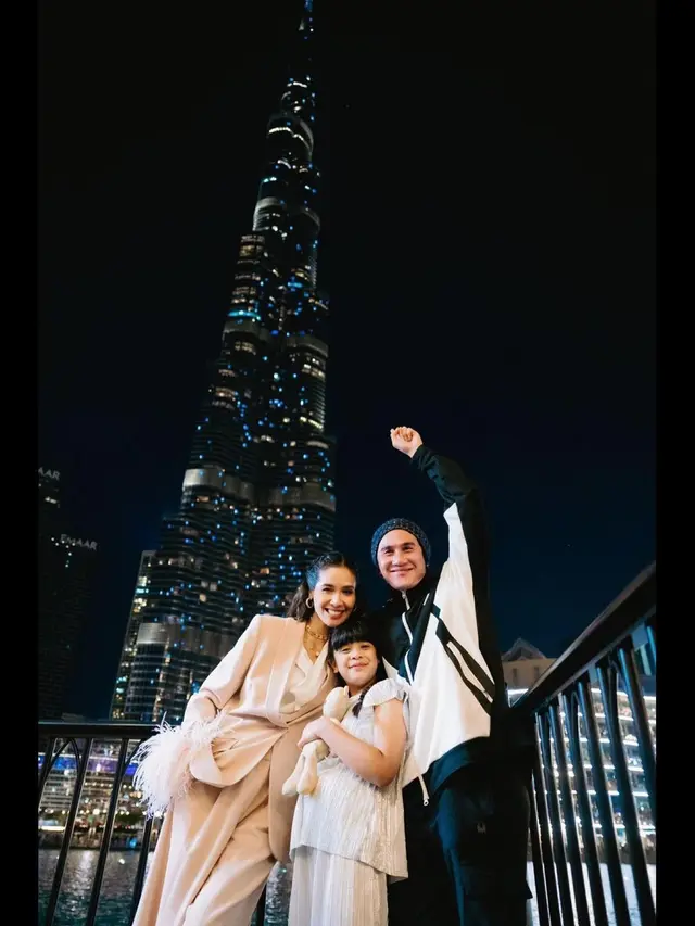 7 Potret Liburan Vino G Bastian dan Marsha Timothy di Dubai, Seru Main di Pantai