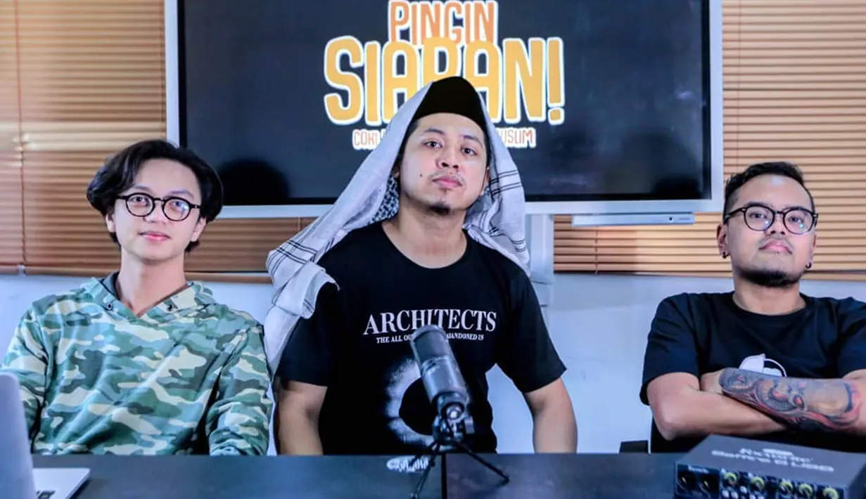 Tretan Muslim dulu merupakan seorang mahasiswa D3 Keperawatan di Surabaya. Saat tinggal di Surabaya, Muslim mengenal dunia Stand Up Comedy dan mulai menekuninya sebagai sebuah hobi.(Liputan.com/IG/@tretanmuslim)