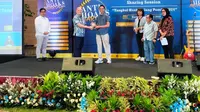 Jurnalis Liputan6.com, Adyaksa Vidi Wirawan mendapat penghargaan "Jurnalis Terantihoaks" dalam gelaran Mafindo Antihoaks Award 2023, Kamis (31/8). (Istimewa)