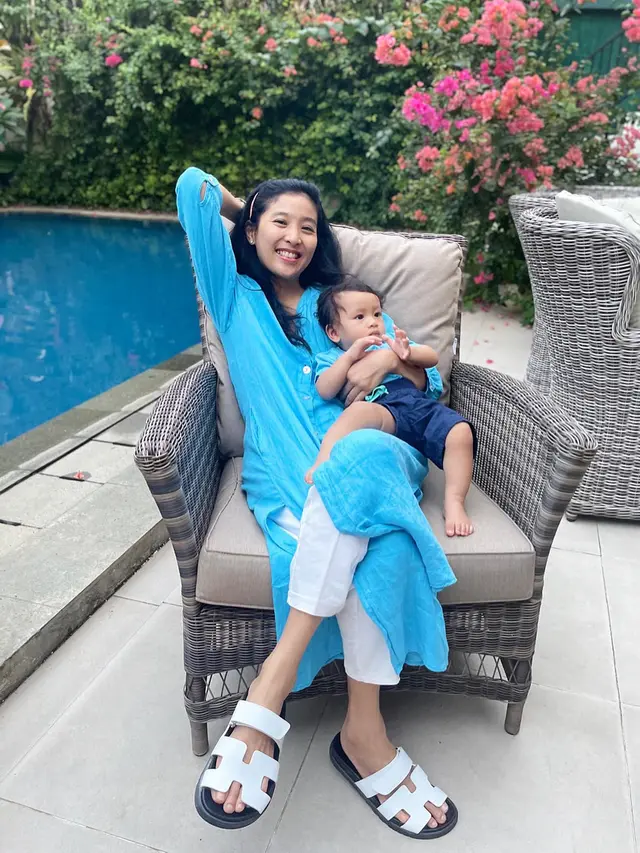 [Fimela] Penuh Kehangatan, Ini 6 Potret Kebersamaan Olivia Zalianty dengan Sang Buah Hati