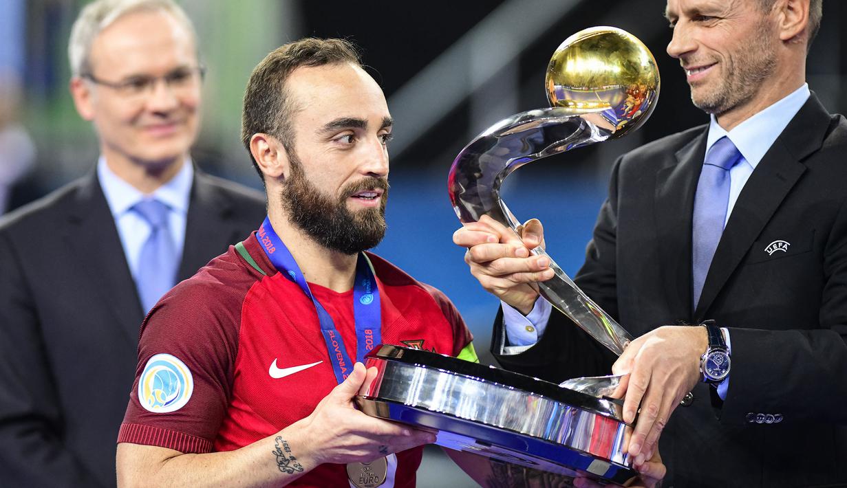 Torehan gemilangnya di klub juga menular saat membela Timnas Futsal Portugal. Ricardinho dan kolega sukses menyabet gelar juara Piala Futsal Eropa pada 2018 dan Piala Dunia Futsal pada 2021. (AFP/Jure Makovec)