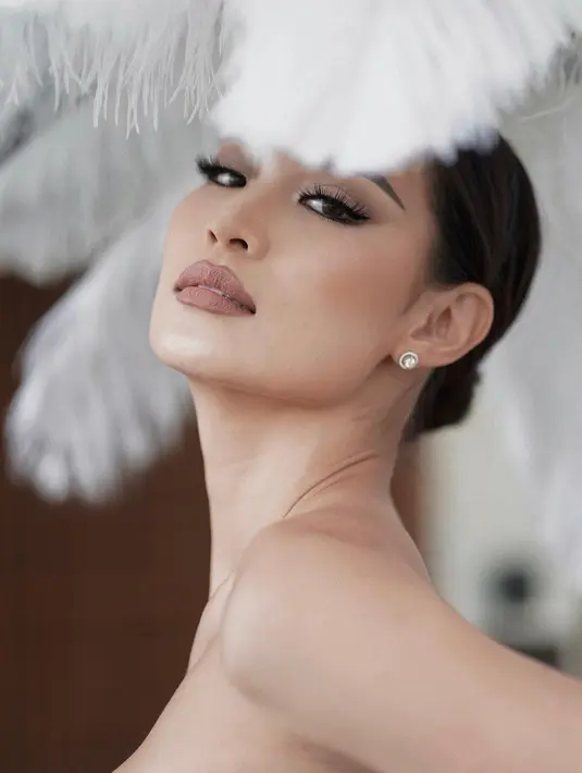 Kita tentu juga tak boleh melewatkan penampilan model profesional Patricia Gouw di hari pernikahannya pada bulan Februari lalu. Makeup flawless super apik ini merupakan karya dari Andreas Zhu. [Foto: Instagram/andreaszhu_official]