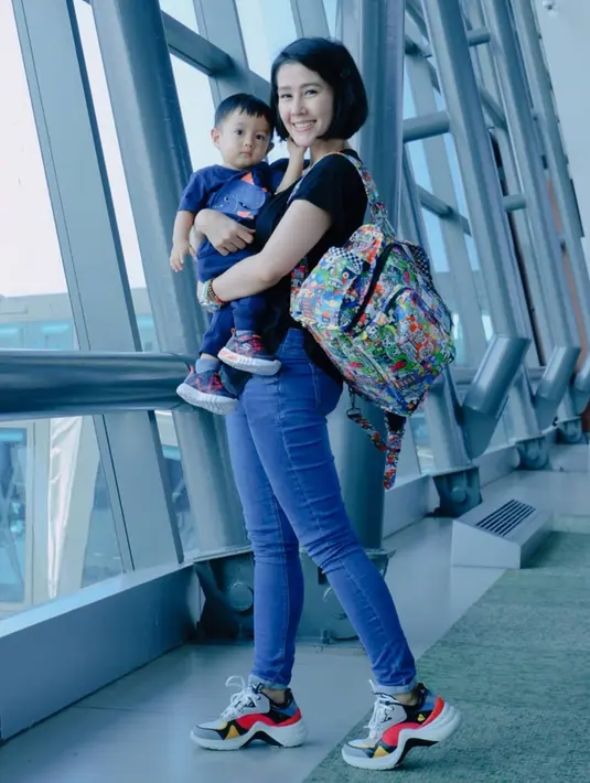 Anak Ardina Rasti dan Arie Dwi Andika berjenis kelamin laki-laki. Nama sang putra pasangan bernama Anara Langit Adria. Dalam akun instagramnya pasangan ini kerap menghabiskan momen bersama dengan pergi liburan. (Liputan6.com/IG/ ardinarasti6).