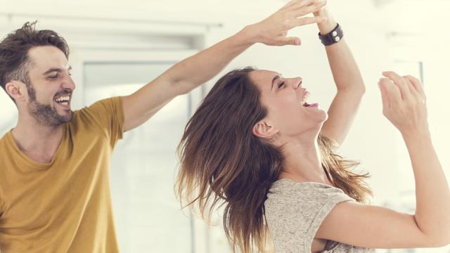 Lagu romantis, sex, dan percintaan