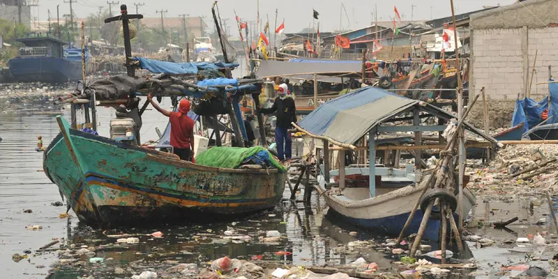 Beginilah Aktivitas Warga Miskin Di Pinggiran Jakarta