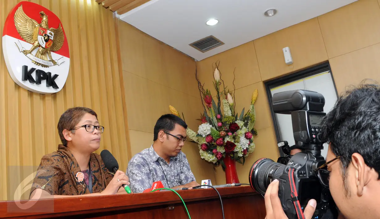 Plt. Jubir KPK Yuyuk Andriati Iskak memberi keterangan pers di gedung KPK, Jakarta, (18/12). Dalam kasus ini, Lino diduga melawan hukum dan menyalahgunakan wewenang untuk memperkaya diri dan korporasi. (Liputan6.com/Helmi Afandi)