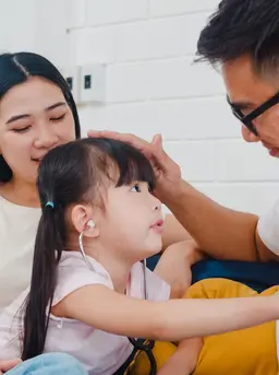 Anak-anak sering menunjukkan emosi yang berubah-ubah dalam waktu singkat. Satu menit tertawa lepas, lalu tiba-tiba menangis atau marah karena hal kecil. Bagi orangtua, situasi ini bisa terasa melelahkan, apalagi jika terjadi berulang dalam keseharian. (foto/dok: freepik/tirachardz)