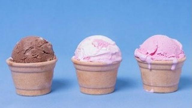 Es krim, salah satu makanan manis yang bisa mengatasi masalah mental seperti depresi dan stres (Sumber: freepik.com)