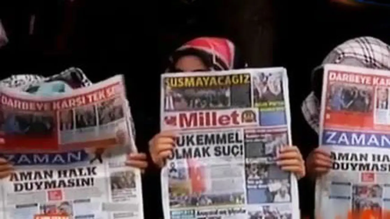 Penutupan Kantor Media Koza Ipek di Turki Ricuh