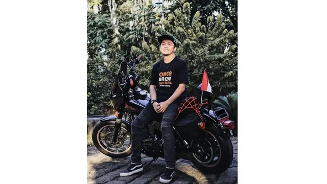 Akan Tur ke Indonesia Timur, Ini 7 Potret Ananda Omesh dan Motor Kesayangannya
