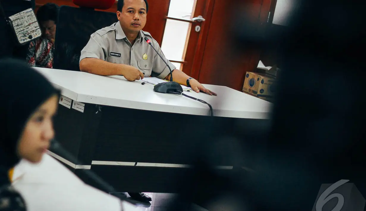 Kepala Pusat Data dan Informasi BNPB Sutopo Purwo Nugroho dalam jumpa pers di Jakarta, Jumat (31/10/14). (Liputan6.com/Faizal Fanani)