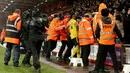 Pemain Arsenal Pierre-Emerick Aubameyang merayakan golnya ke gawang Bournemouth pada pertandingan Liga Inggris di Stadion Vitality, Bournemouth, Inggris, Kamis (26/12/2019). Pertandingan berakhir dengan skor 1-1. (Mark Kerton/PA via AP)