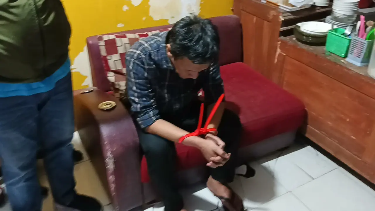 Pegawai PPPK Kementerian PU ditangkap polisi karena menanam ganja. (Merdeka.com/Azzura Galexia)