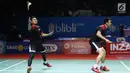 Pebulu tangkis putra campuran Indonesia, M Ahsan/Hendra Setiawan saat melawan Markus Ellis/Chris Langridge (Inggris) di Babak 32 besar Indonesia Open 2019 di Istora Senayan, Jakarta, Rabu (17/7/2019). M Ahsan/Hendra Setiawan unggul 28-26, 21-17. (Liputan6.com/Helmi Fitrhiansyah)