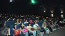 Suasana nonton bareng di Blitzmegaplex Central Park, Jakarta, Minggu (8/11/2015). Acara semakin meriah dengan adanya stand Pindy Mint Frez. (Liputan6.com/Panji Diksana)