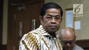 Mantan Menteri Sosial, Idrus Marham usai menjalani sidang pembacaan dakwaan di Pengadilan Tipikor, Jakarta, Selasa (15/1). Idrus didakwa terkait dugaan suap kerja sama pembangunan PLTU Riau-1. (Liputan6com/Helmi Fithriansyah)