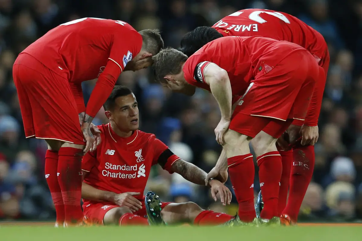 Philippe Coutinho (tengah)