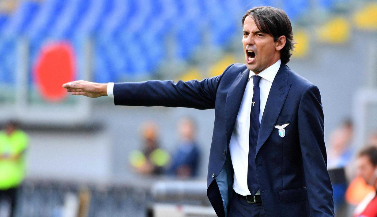 Pelatih SS Lazio, Simone Inzaghi saat memberikan arahan kepada anak asuhnya ketika berhadapan dengan Empoli pada lanjutan  Serie A Italia di Stadion Olimpico, Roma, Italia, (25/9/2016).   (EPA/Ettore Ferrari)