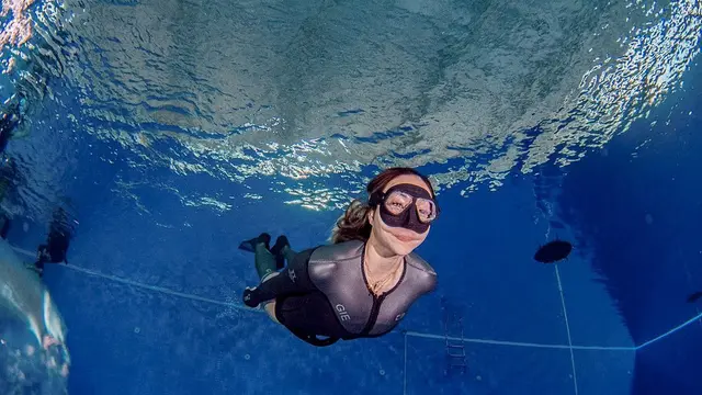 Hobi Baru, Ini 6 Potret Seru Gisella Anastasia saat Diving