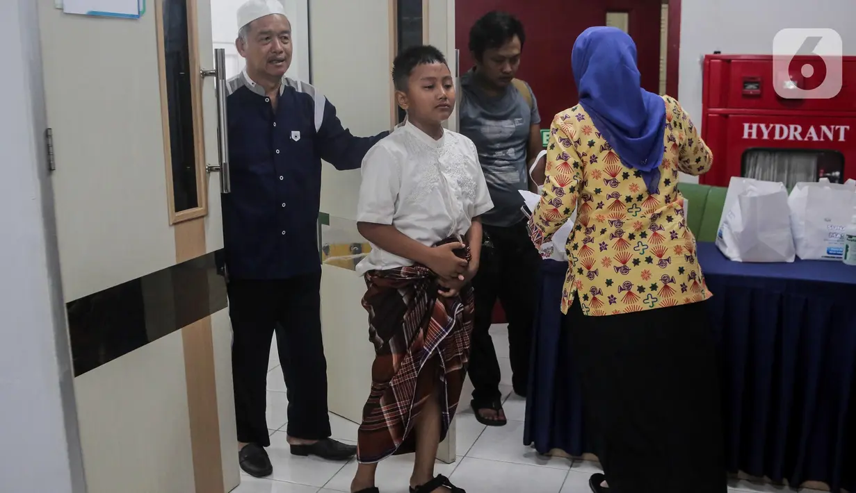 Terdapat empat kegiatan yang dilaksanakan dalam Bakti Sosial Kesehatan, yaitu Kanker Serviks, Deteksi Dini, Operasi Bibir Sumbing dan Sunat Massal. (Liputan6.com/Herman Zakharia)