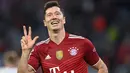 Penyerang gaek milik Bayern Munchen, Robert Lewandowski pun menyatakan keinginan bermain diluar Bundesliga sebelum umur 35 tahun. Munchen pun langsung membanderol pemain andalannya dengan harga 100 juta poundsterling jika ada klub yang berminat. (Foto: AFP/Christof Stache)