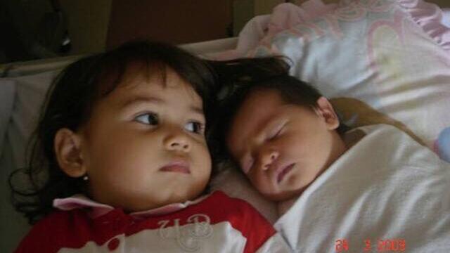 6 Potret Masa Kecil Sandrina Michelle dan Richelle, Bikin Gemas