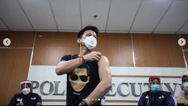 Ariel NOAH Jalani Vaksin Covid-19 Dosis Kedua, Lengannya Bikin Salah Fokus