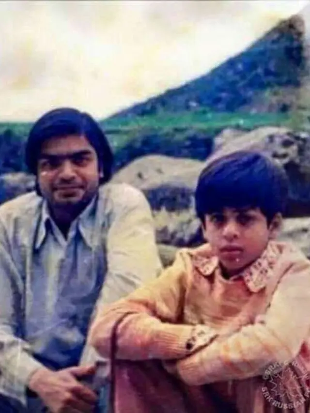 6 Foto Masa Remaja Shah Rukh Khan, Sudah Pancarkan Aura Bintang
