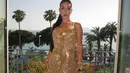 <p>Influencer dan model spanyol itu tampil sensasional dalam balutan gaun emas berkilau rancangan desainer Dubai, Ali Karoi. [Foto: IG/georginagio].</p>