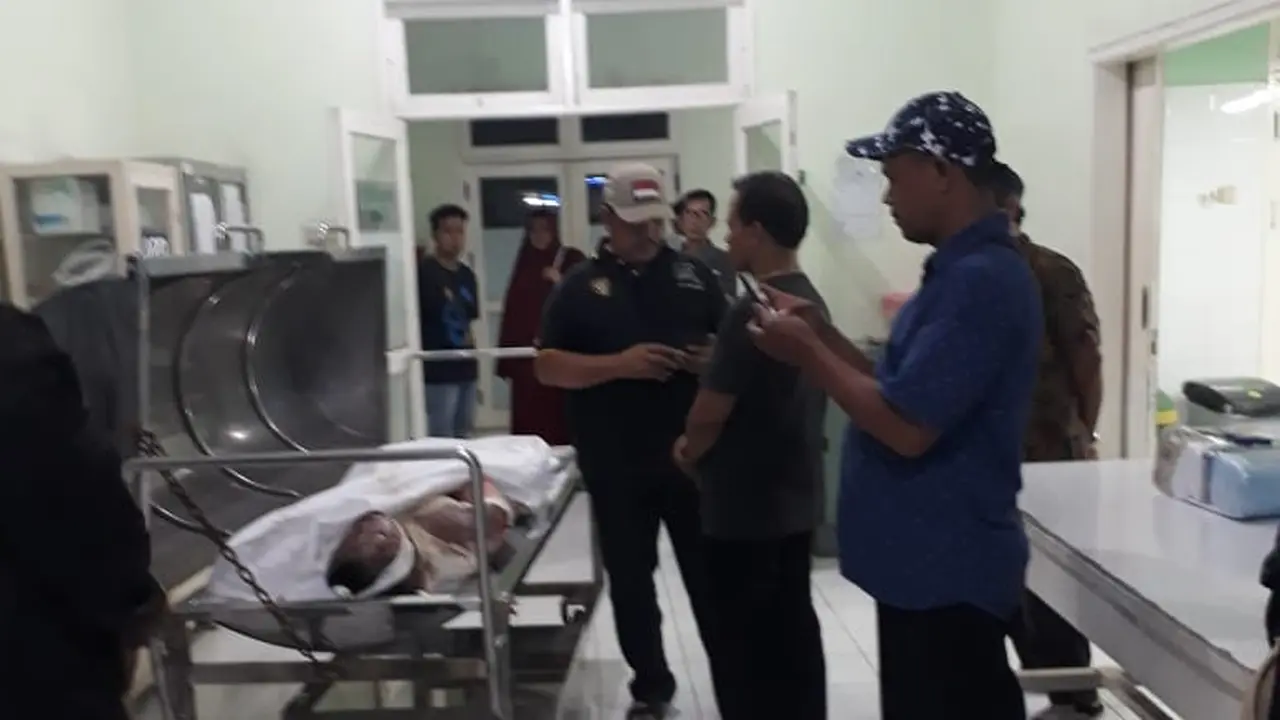 Rizal Muzaki (19), pemuda yang membakar dirinya di balaman belakang SDN Karawaci 13, Kelurahan Nusa Jaya, Kecamatan Karawaci, Kota Tangerang, akhirnya meninggal dunia, Kamis (29/11/2018) malam di Rumah Sakit Fatmawati, Jakarta Selatan.
