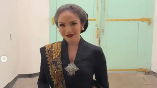 Viral Foto Pria Berkebaya di Acara 1 Suro Mangkunegaran, Paola Serena Buka Suara
