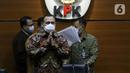 Ketua KPK, Firli Bahuri jelang rilis penetapan dan penahanan pemilik PT AMS, Kiagus Emil Fahmy Cornain di Gedung KPK, Jakarta, Kamis (20/5/2021). Kiagus Emil ditahan terkait dugaan korupsi pembayaran kegiatan fiktif agen PT Asuransi Jasa Indonesia tahun 2010-2014 (Liputan6.com/Helmi Fithriansyah)
