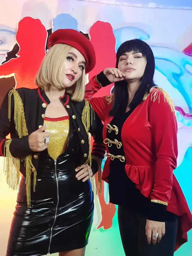 Indah Sari dan Dinar Candy memiliki project duet bermusik.