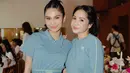 Outfit satu warna juga dikenakan Azizah Salsha untuk baju olahraga. Ia tampil sporty dengan padukan cropped polo dan pleated mini skirt biru keabuan [@azizahsalsha_]