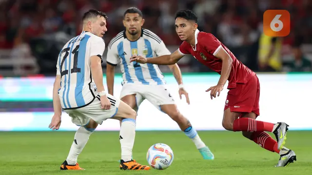 Foto: Aksi Jatuh Bangun Marselino Ferdinan saat Hadapi Argentina, Catatkan Statistik Apik hingga Dipuji Jurnalis Inggris
